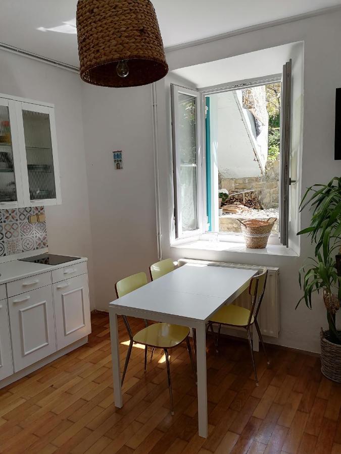 Little Garden Apartment ไพราน ภายนอก รูปภาพ