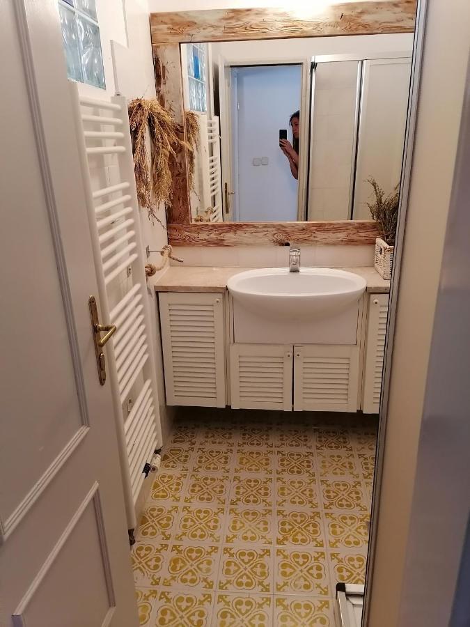 Little Garden Apartment ไพราน ภายนอก รูปภาพ
