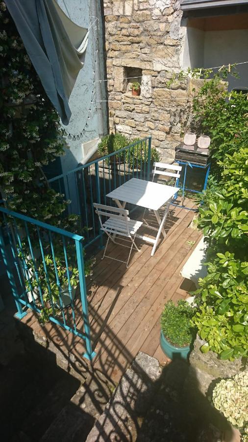 Little Garden Apartment ไพราน ภายนอก รูปภาพ