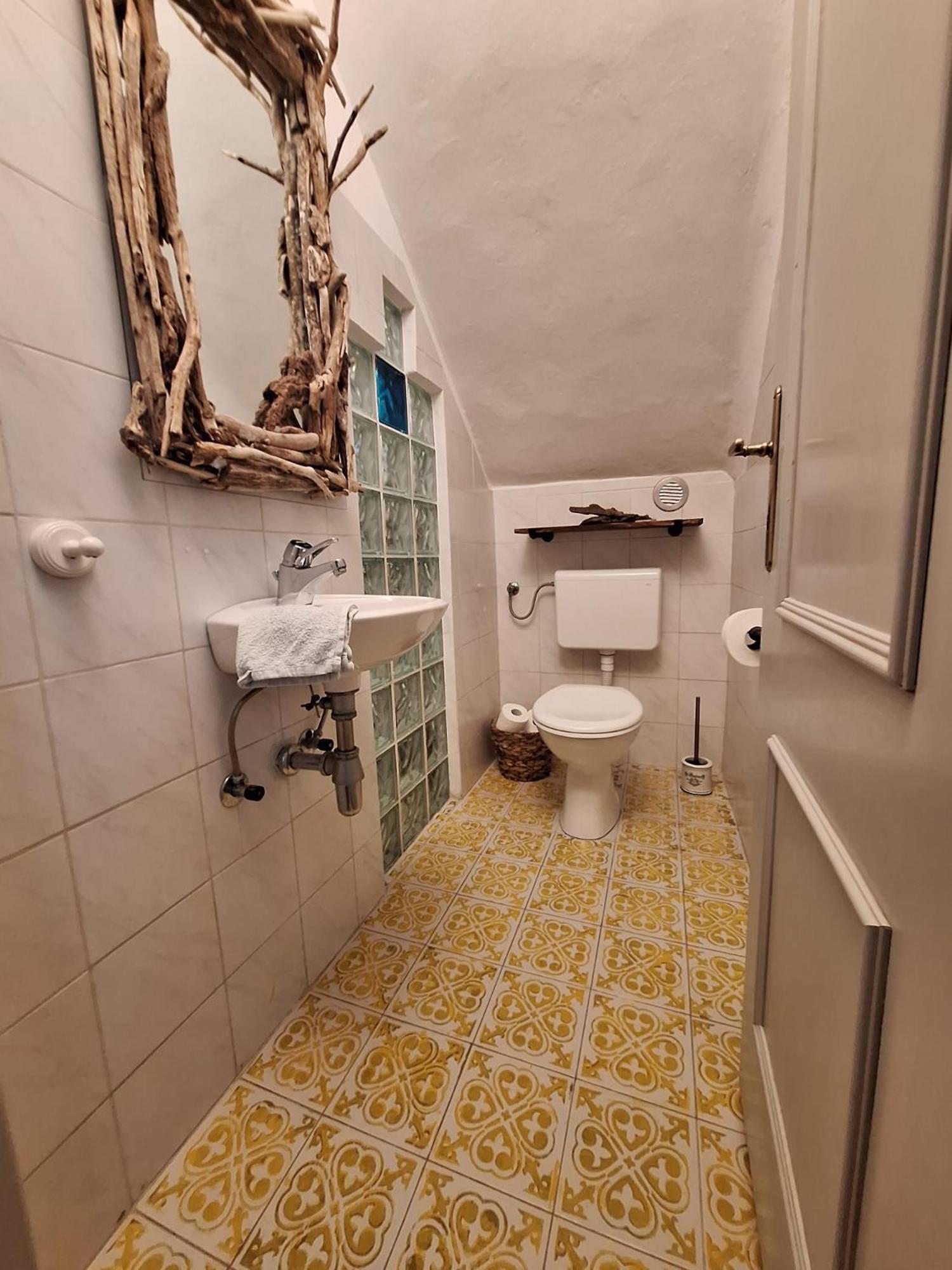 Little Garden Apartment ไพราน ภายนอก รูปภาพ